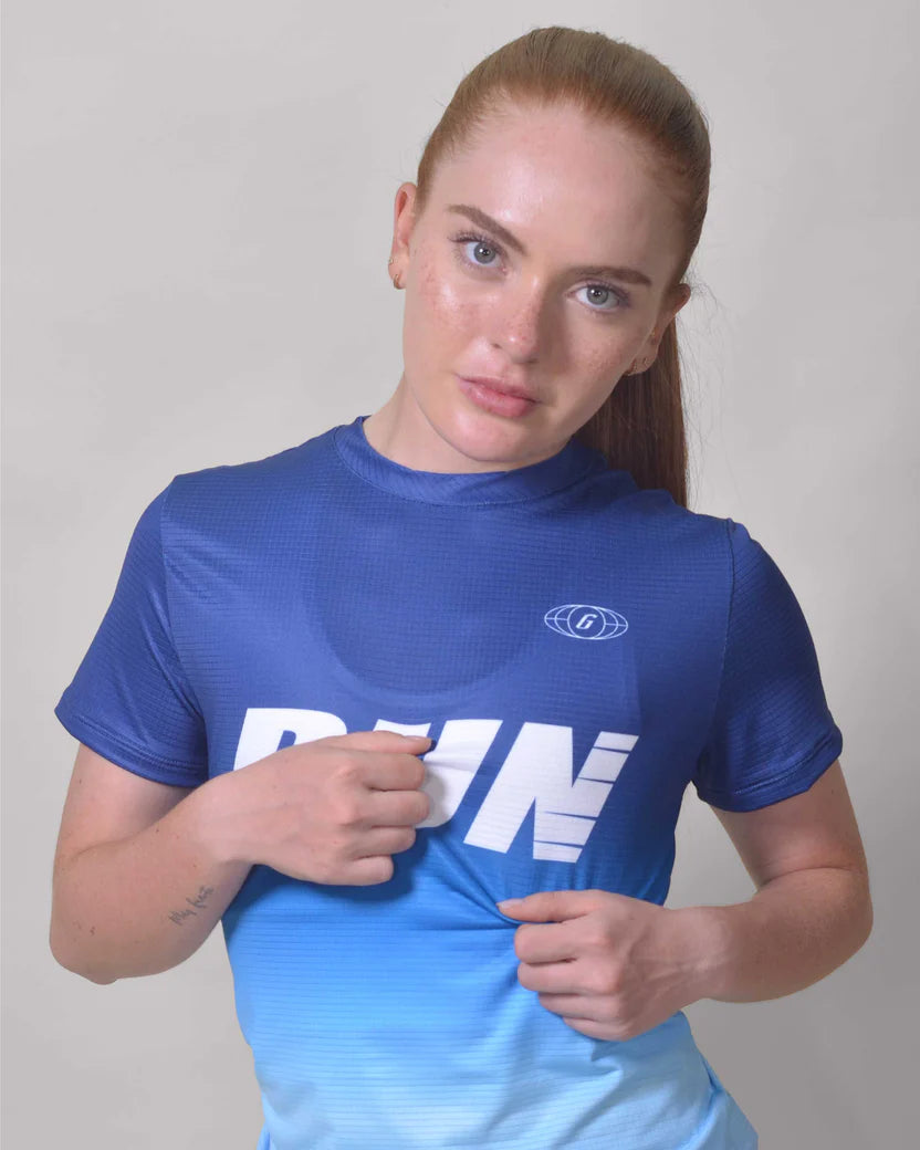 POLERA RUNNING CELESTE Mujer