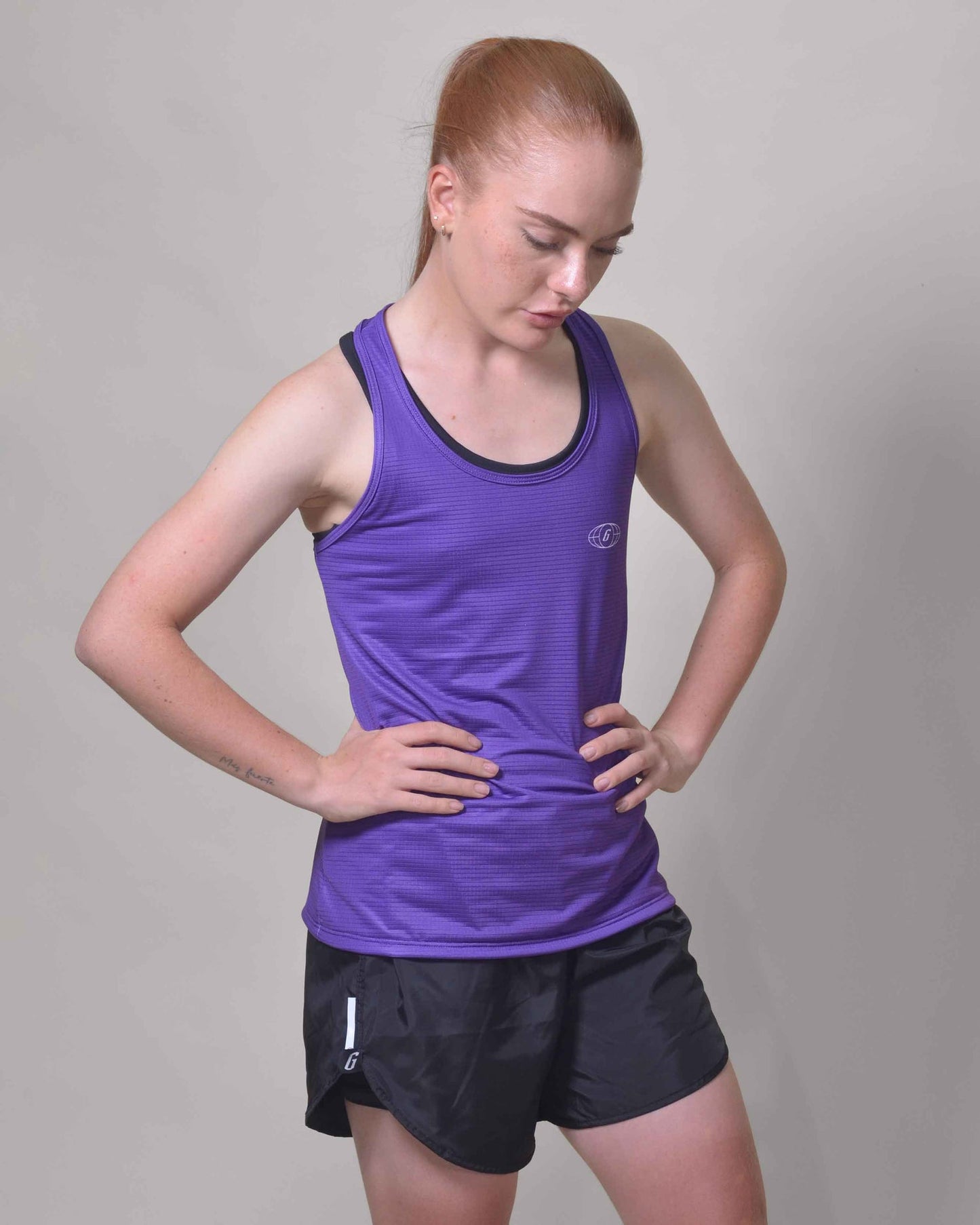 POLERA RUNNING MORA sin mangas