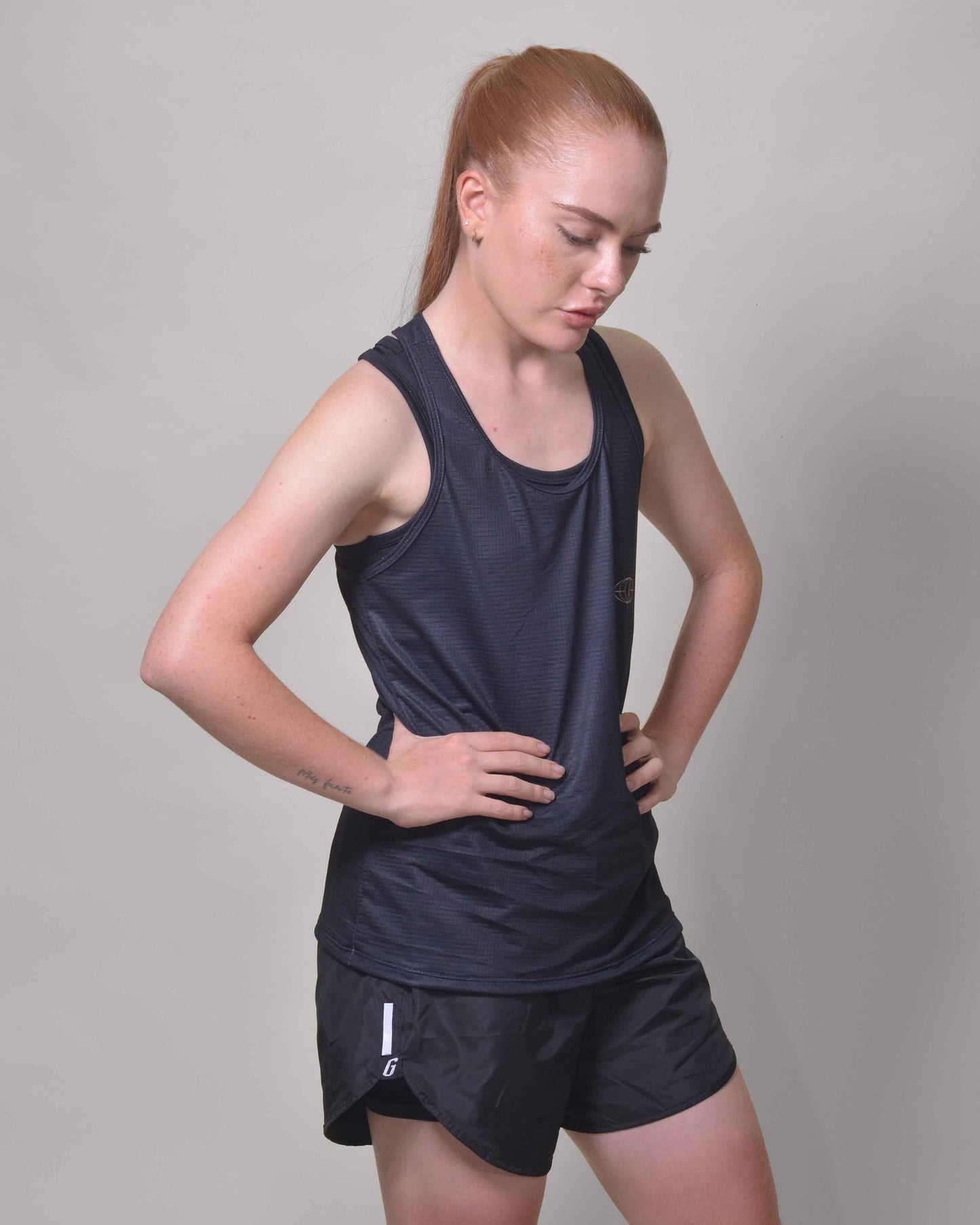 POLERA  RUNNING TINIEBLA sin mangas