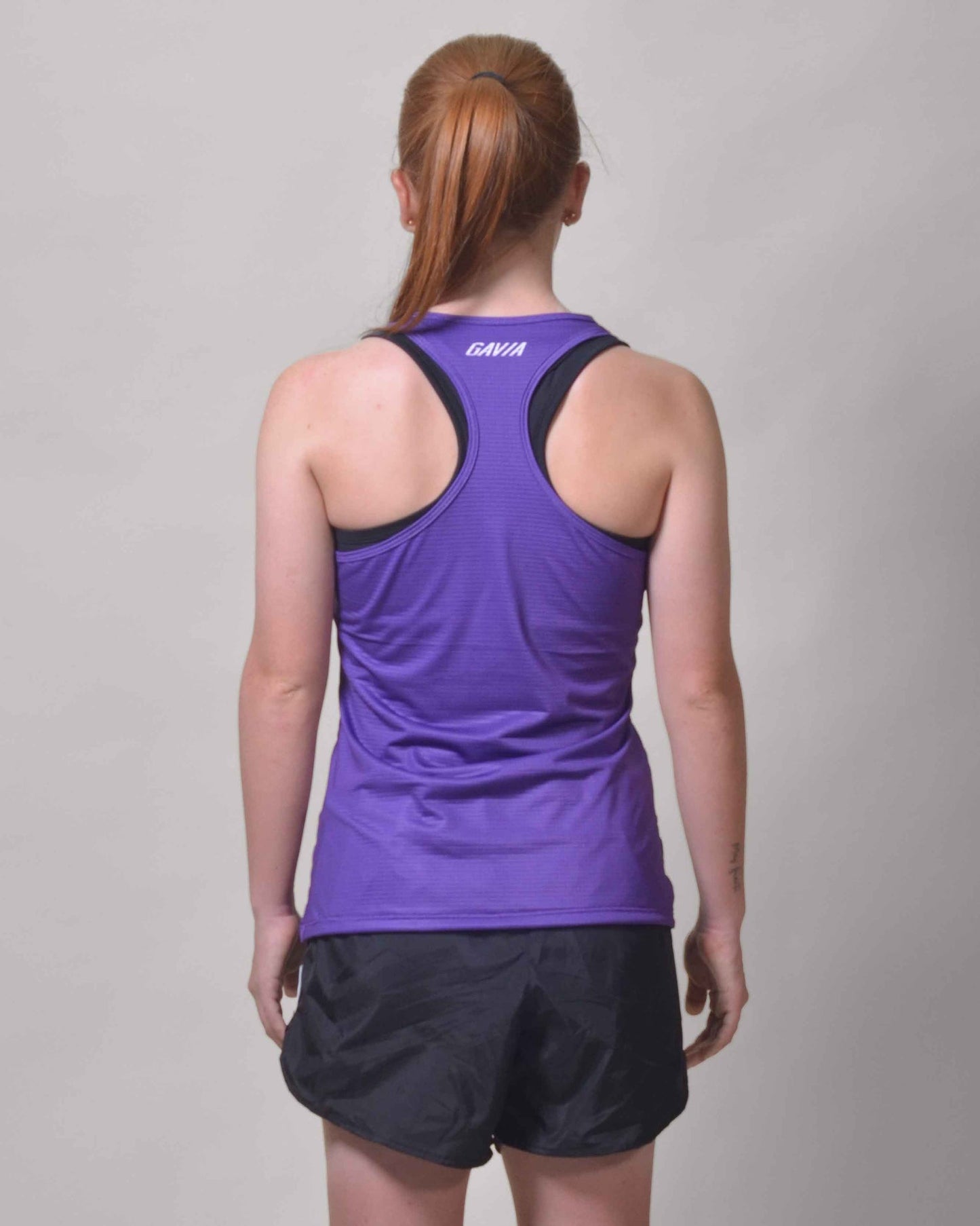 POLERA RUNNING MORA sin mangas