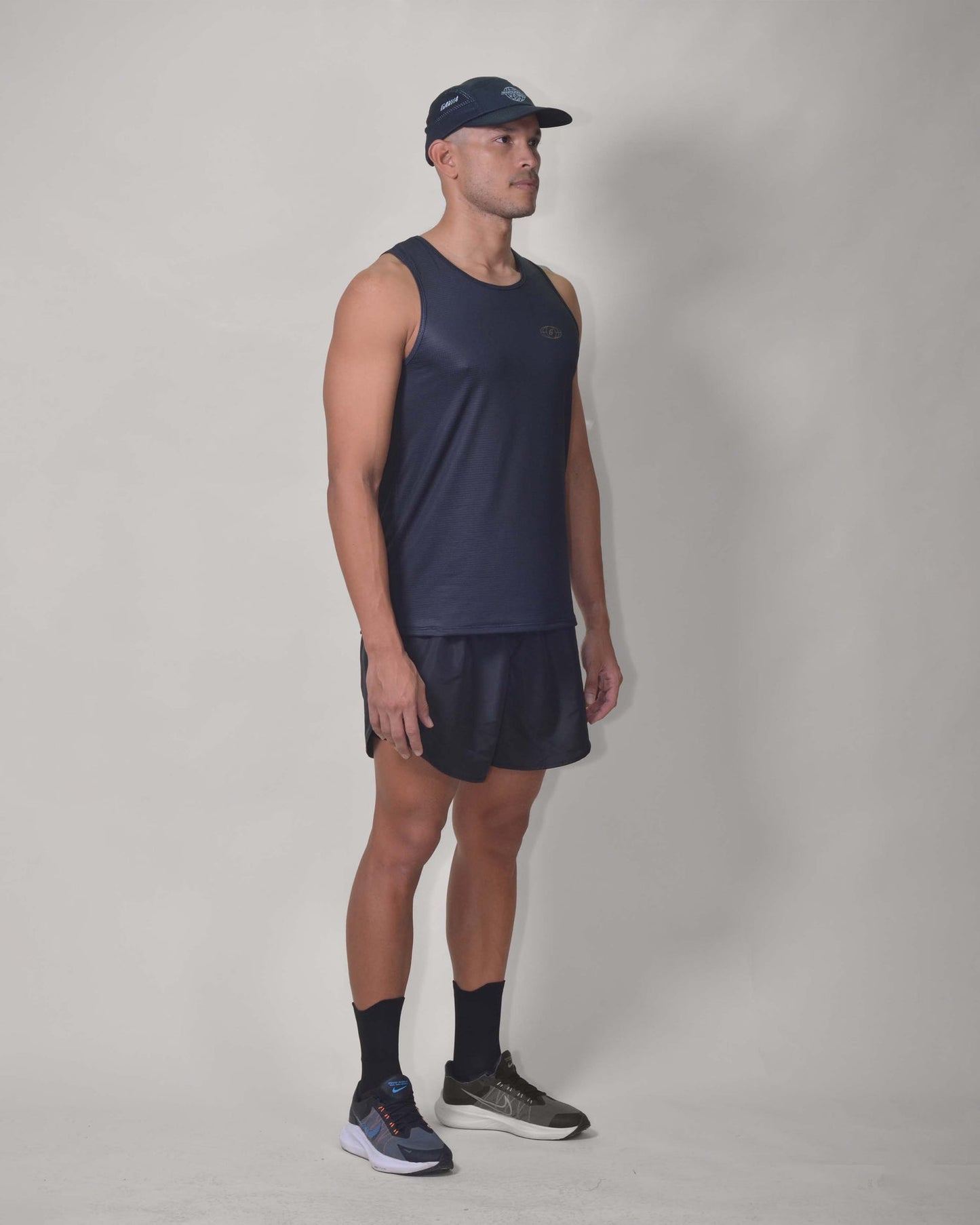 POLERA RUNNING TINIEBLA sin mangas