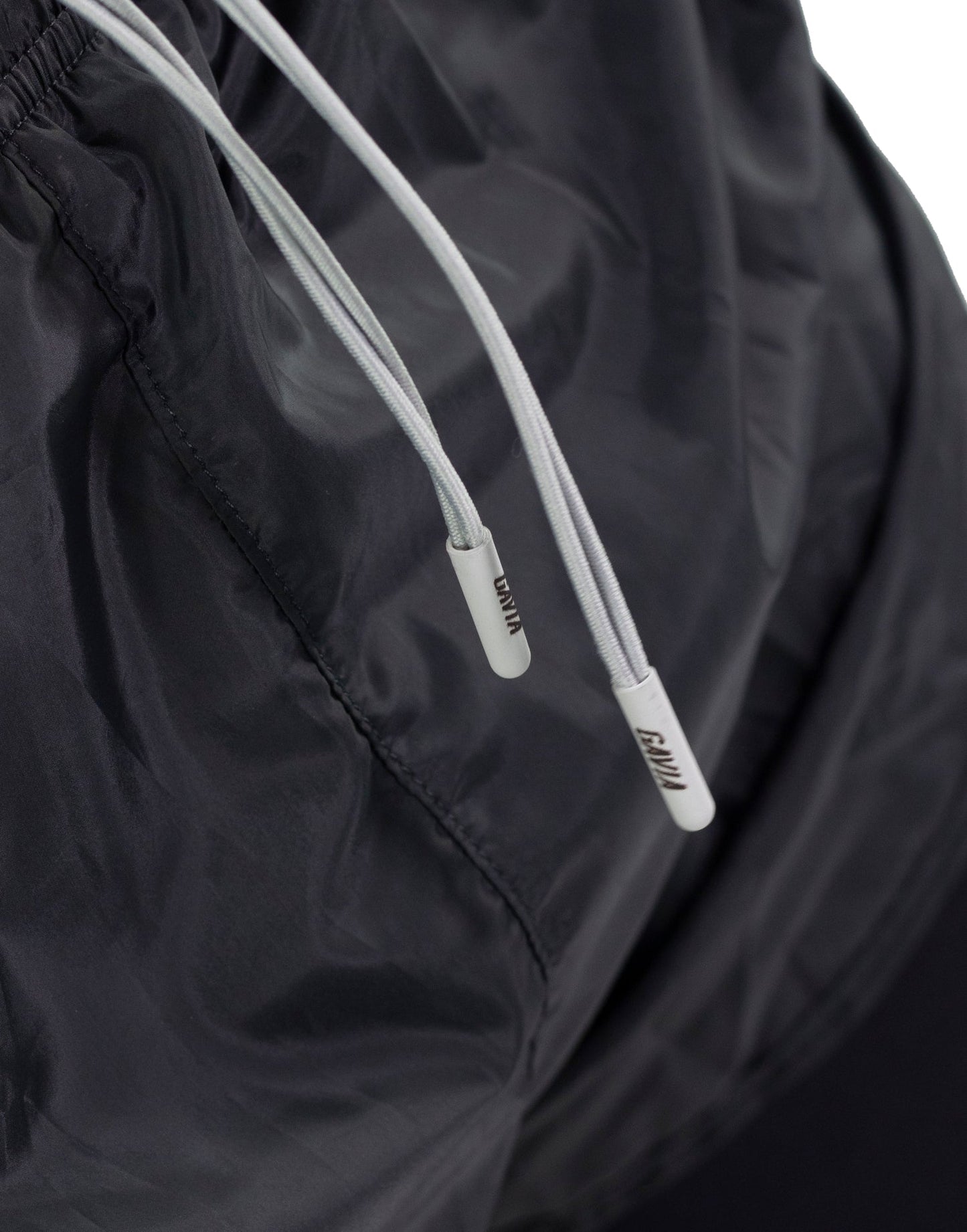 PANTALON RUNNING CON BOLSILLO GRIS
